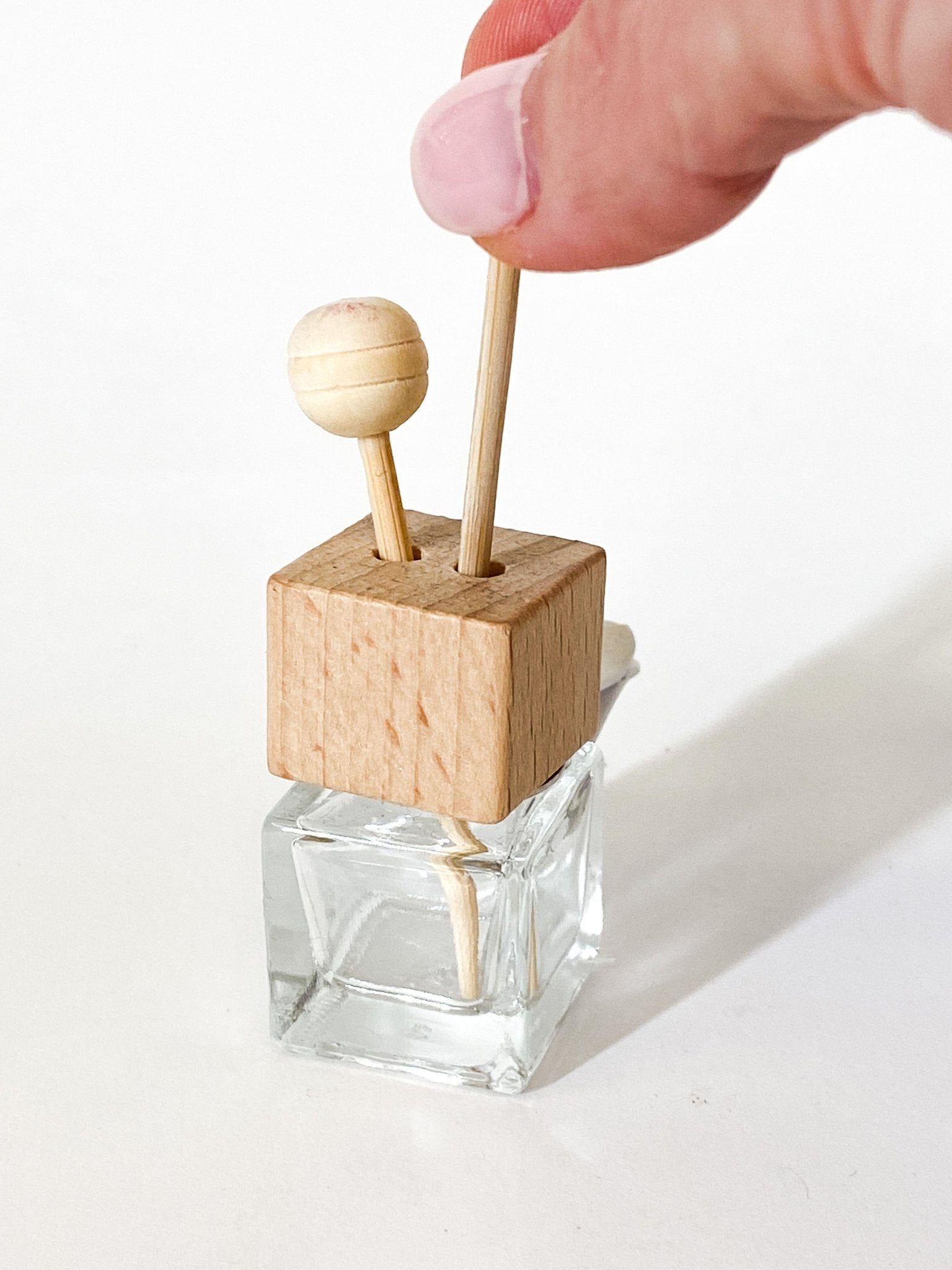 Mini Room Diffuser or Car Perfume, Frisia and Cotton - Wonder Candles