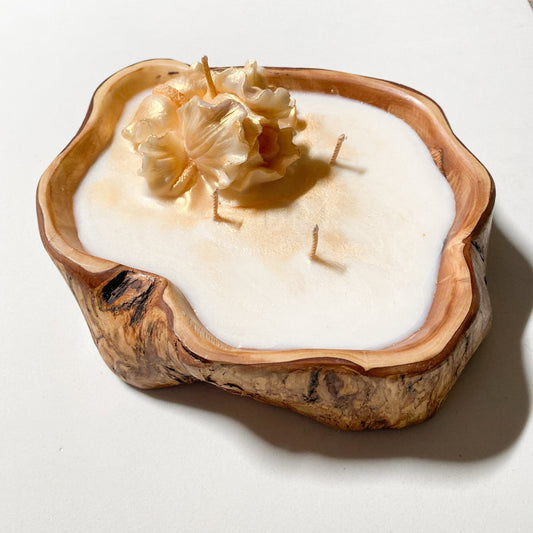 Soy candle in Big Olive Wood Bowl, Amber with Oud - Wonder Candles