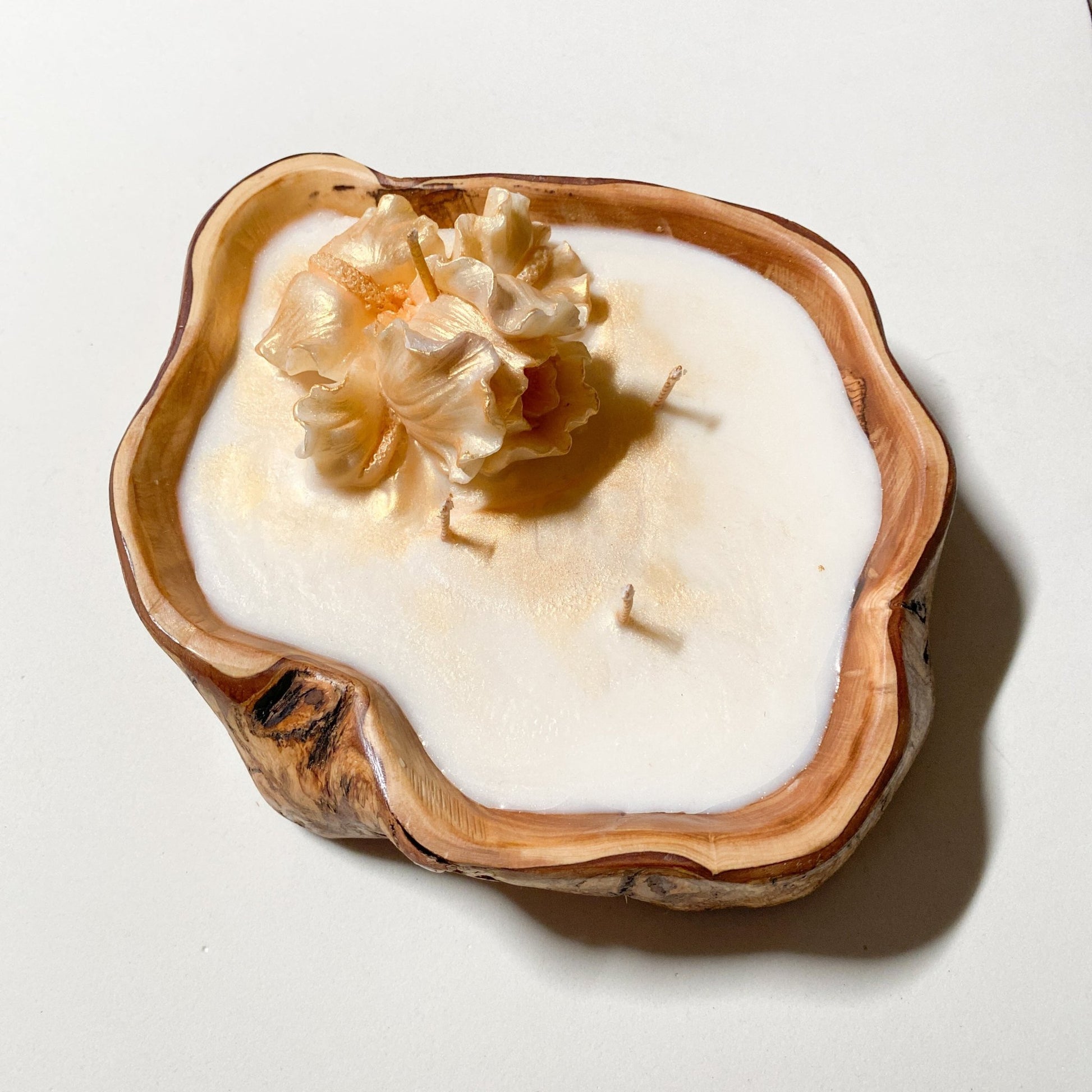 Soy candle in Big Olive Wood Bowl, Amber with Oud - Wonder Candles