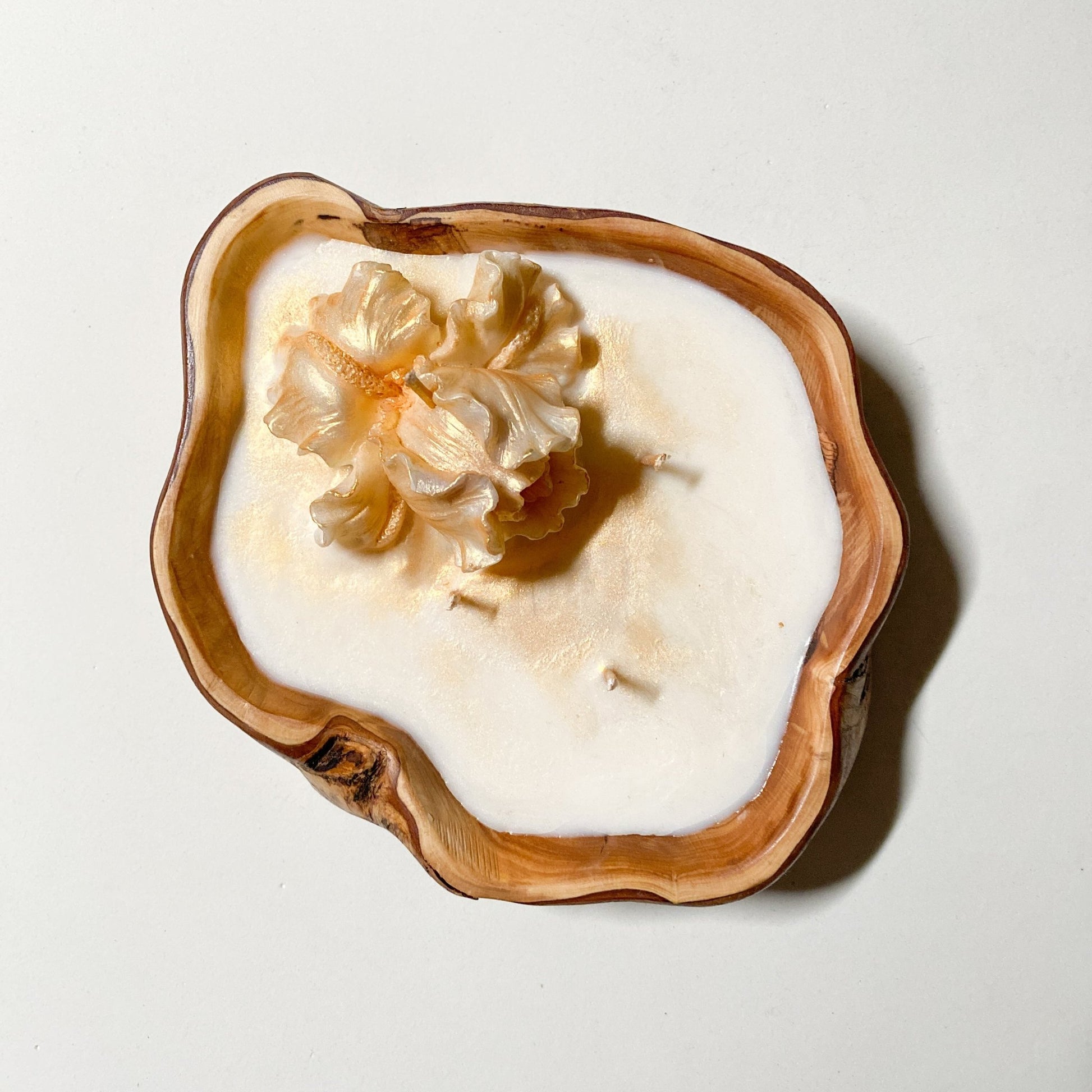 Soy candle in Big Olive Wood Bowl, Amber with Oud - Wonder Candles