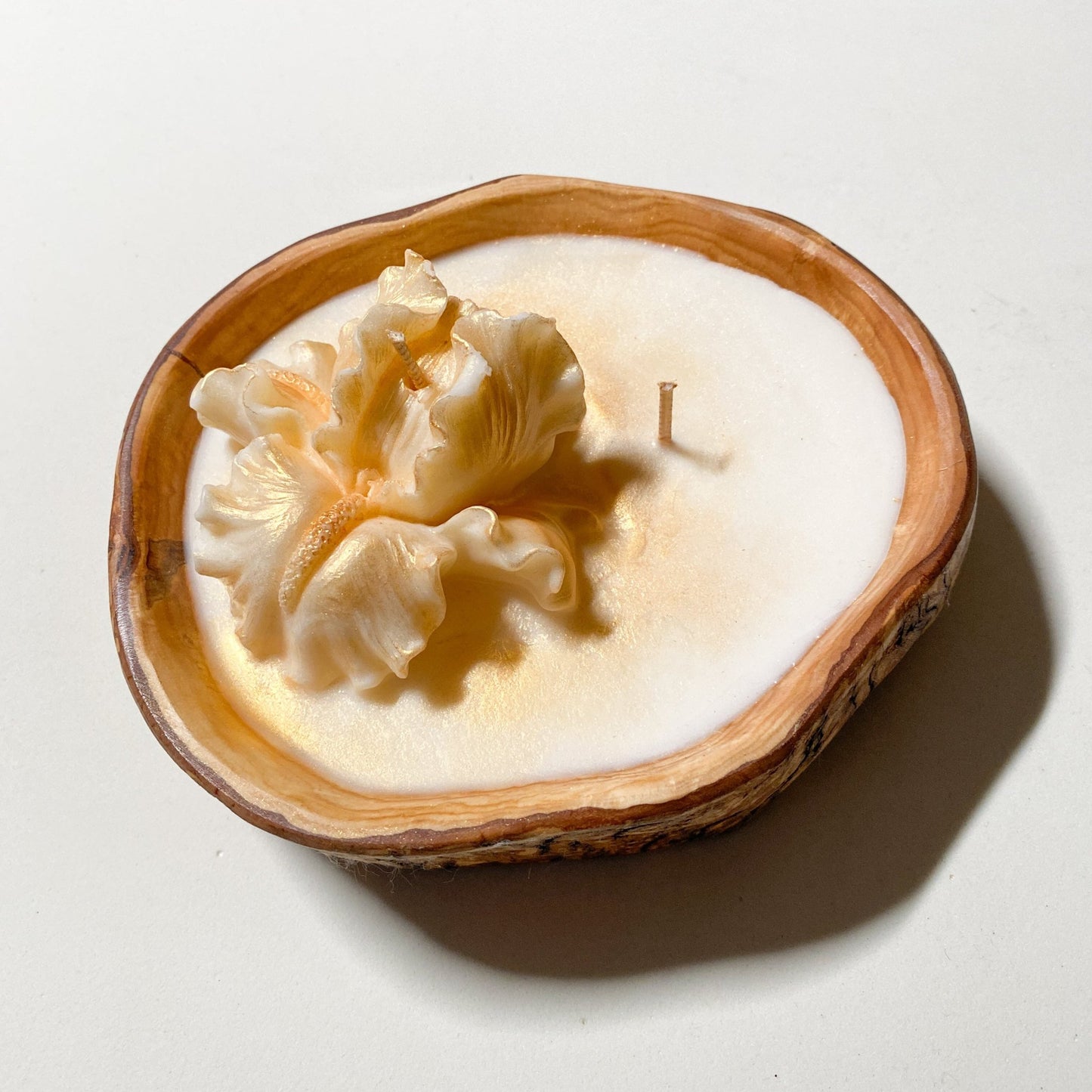 Large Soy candle in Olive Wood Bowl, Amber with Fruits and Flowers - Wonder Candles