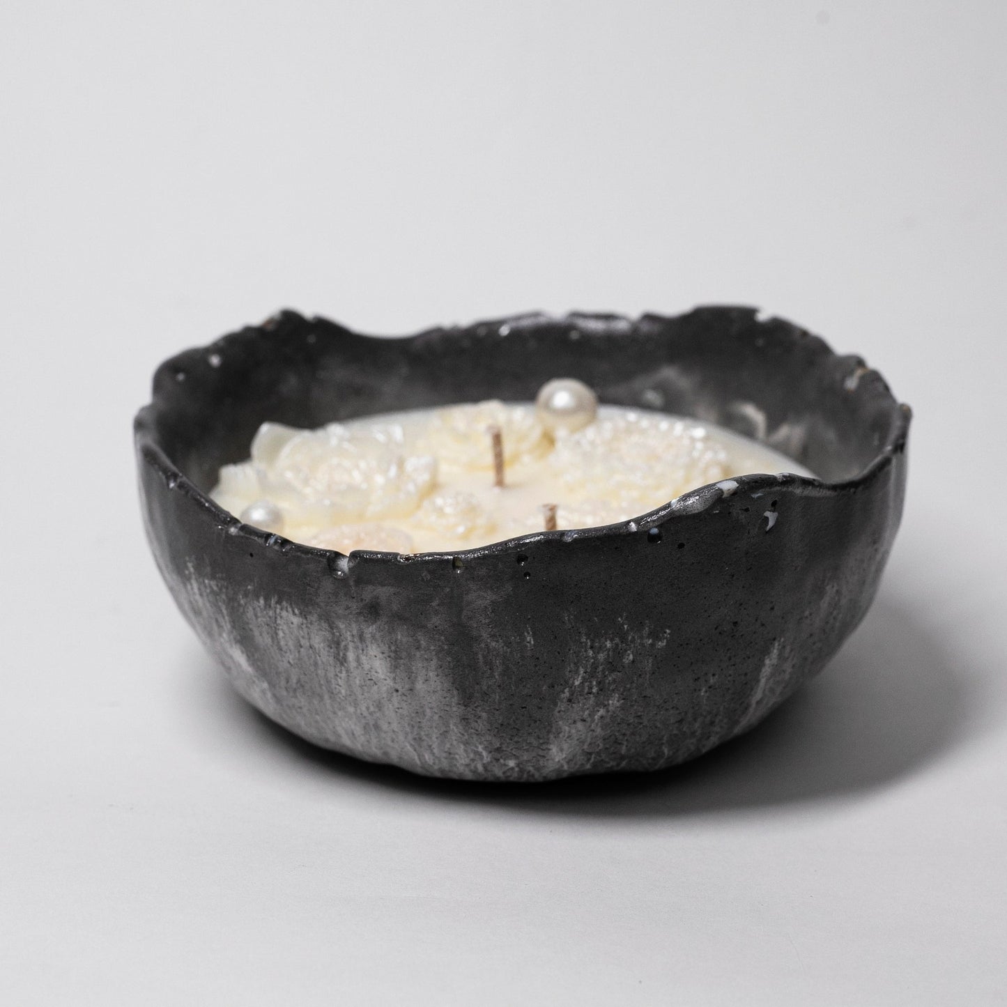 Artisan Candle in Stone, Pearls Collection, Sandalwood, 300ml - Wonder Candles
