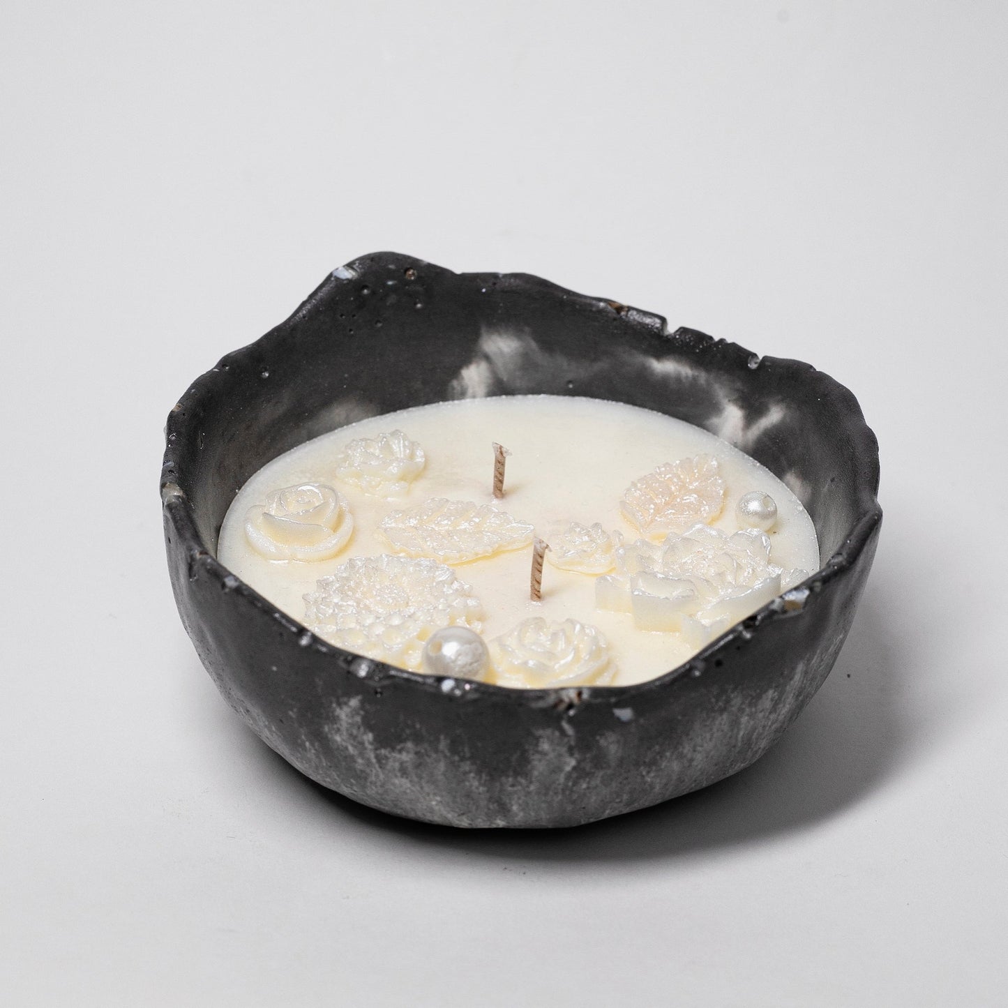 Artisan Candle in Stone, Pearls Collection, Sandalwood, 300ml - Wonder Candles