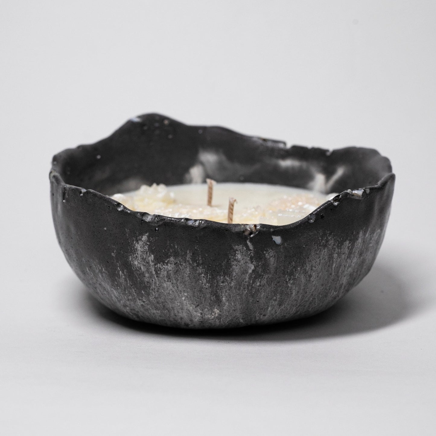 Artisan Candle in Stone, Pearls Collection, Sandalwood, 300ml - Wonder Candles