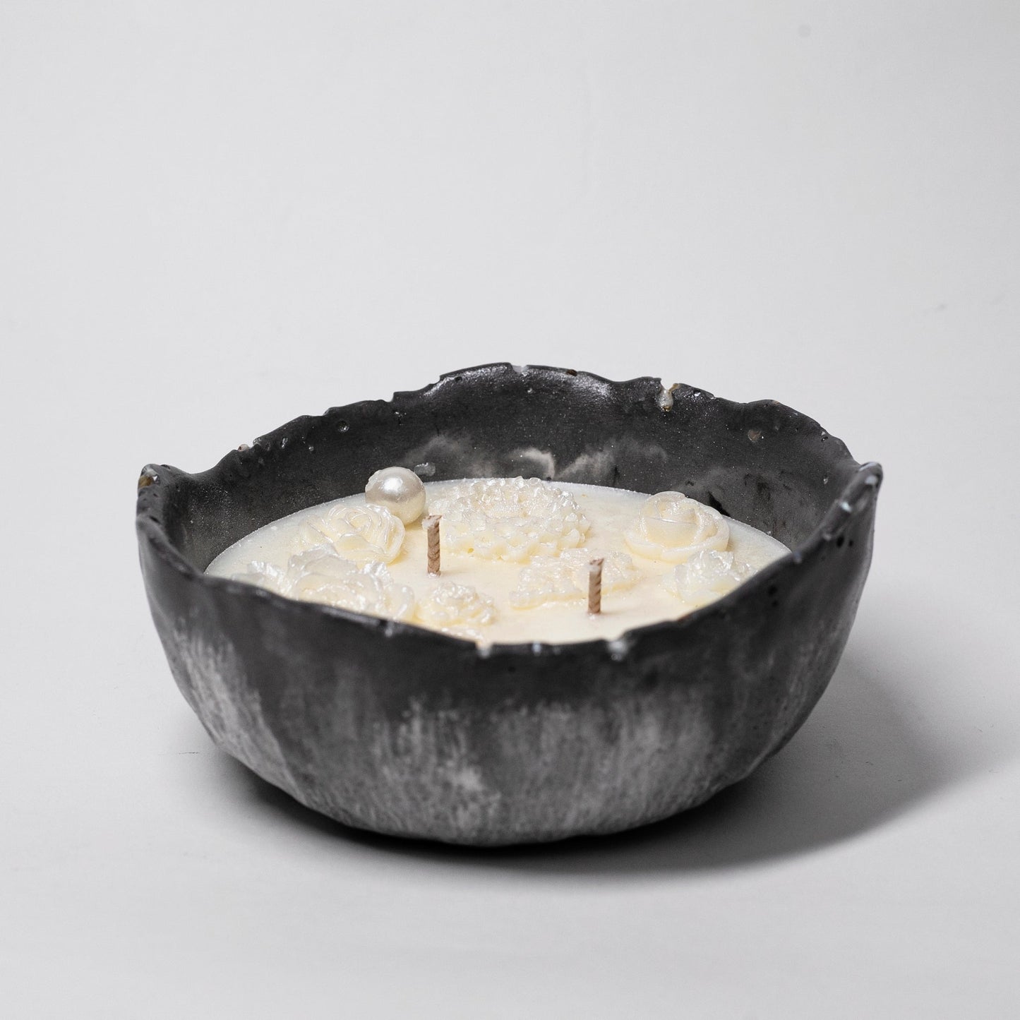 Artisan Candle in Stone, Pearls Collection, Sandalwood, 300ml - Wonder Candles