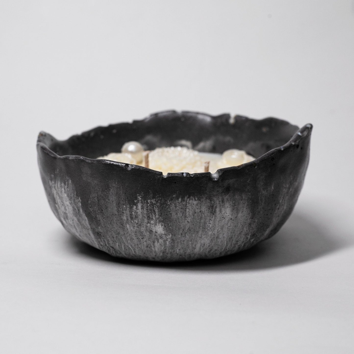 Artisan Candle in Stone, Pearls Collection, Sandalwood, 300ml - Wonder Candles