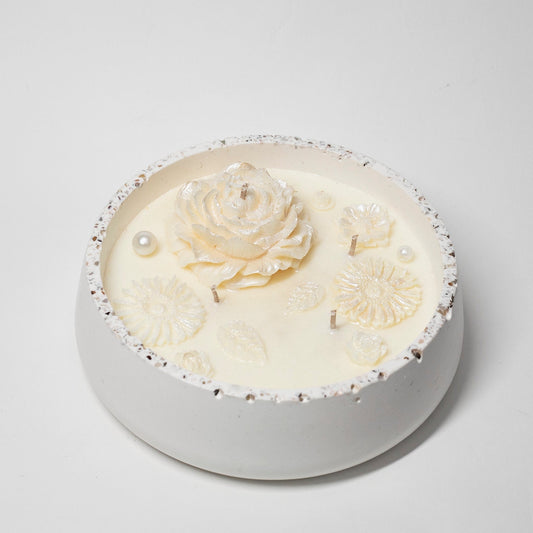 Big Artisan Candle in Stone, Pearls Collection, Rose Water and Musk, 500ml - Wonder Candles