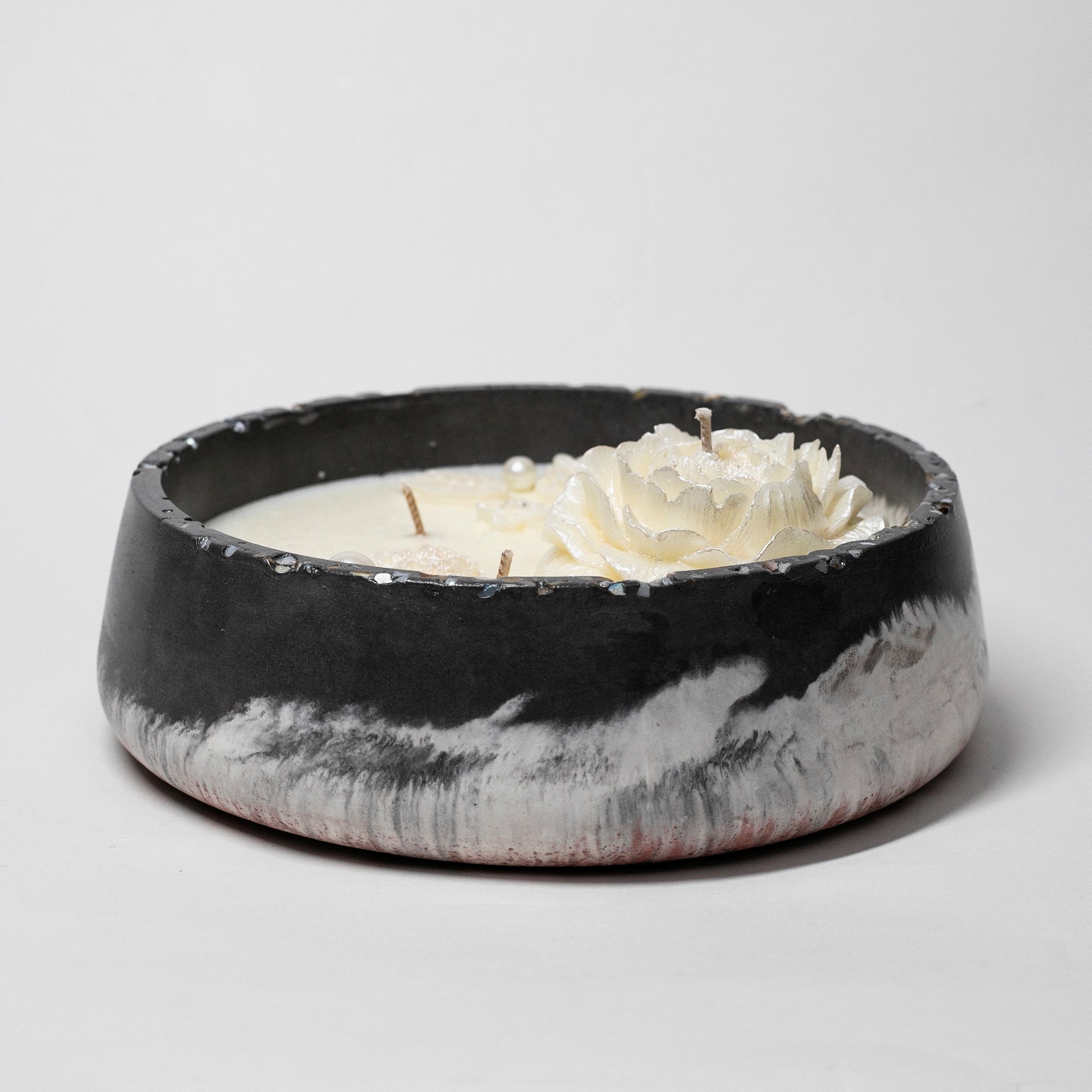 Big Artisan Candle in Stone, Pearls Collection, Sandalwood, 500ml - Wonder Candles
