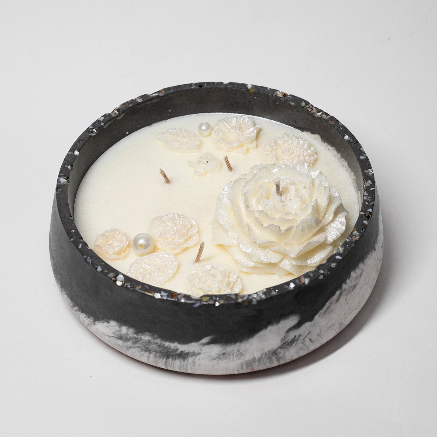 Big Artisan Candle in Stone, Pearls Collection, Sandalwood, 500ml - Wonder Candles
