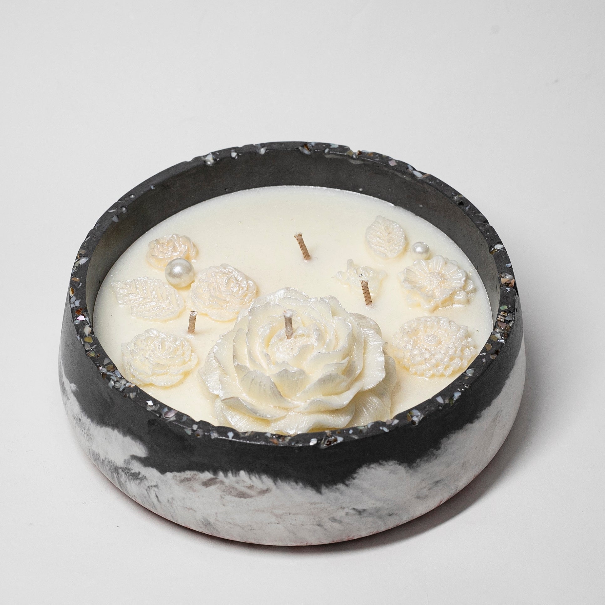 Big Artisan Candle in Stone, Pearls Collection, Sandalwood, 500ml - Wonder Candles