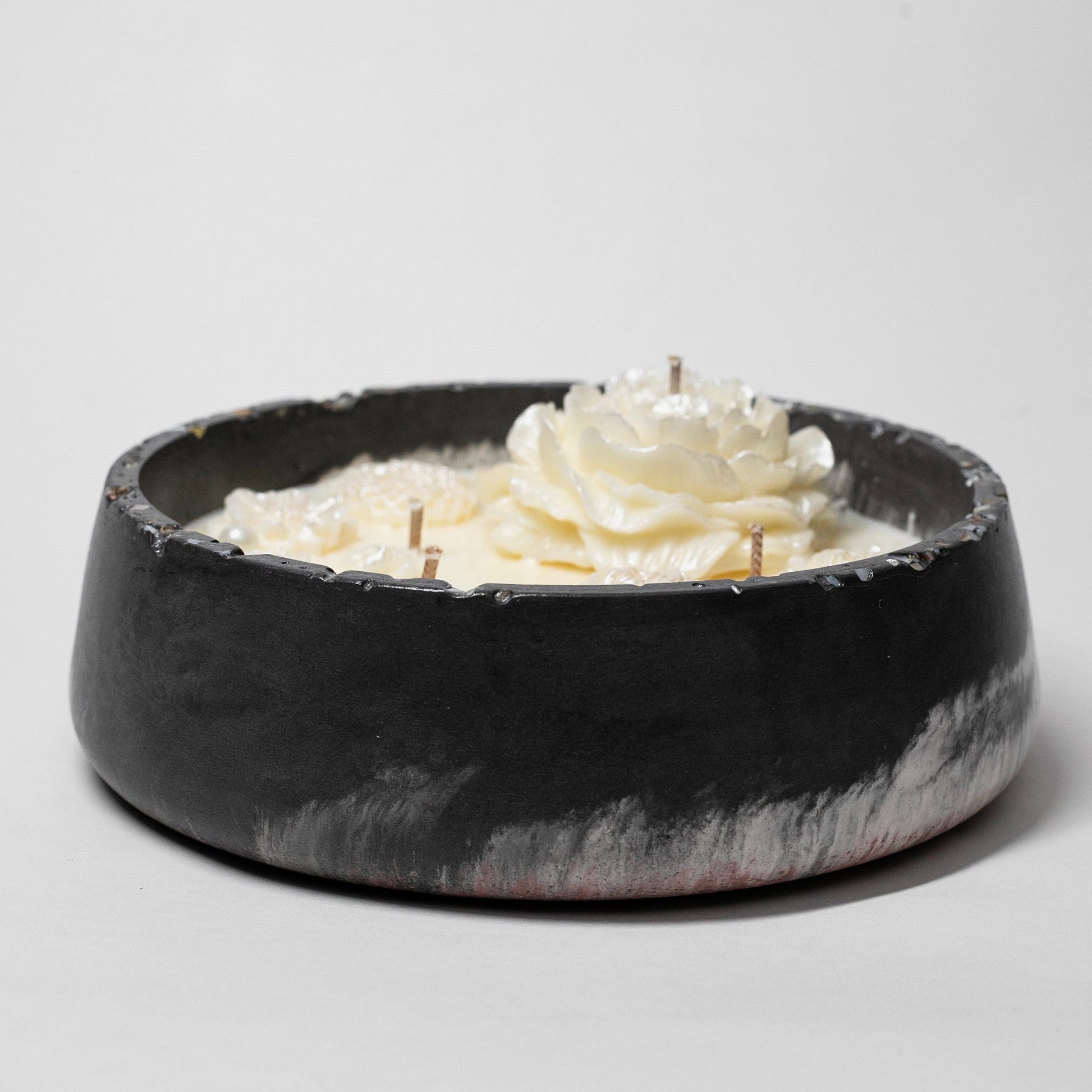 Big Artisan Candle in Stone, Pearls Collection, Sandalwood, 500ml - Wonder Candles