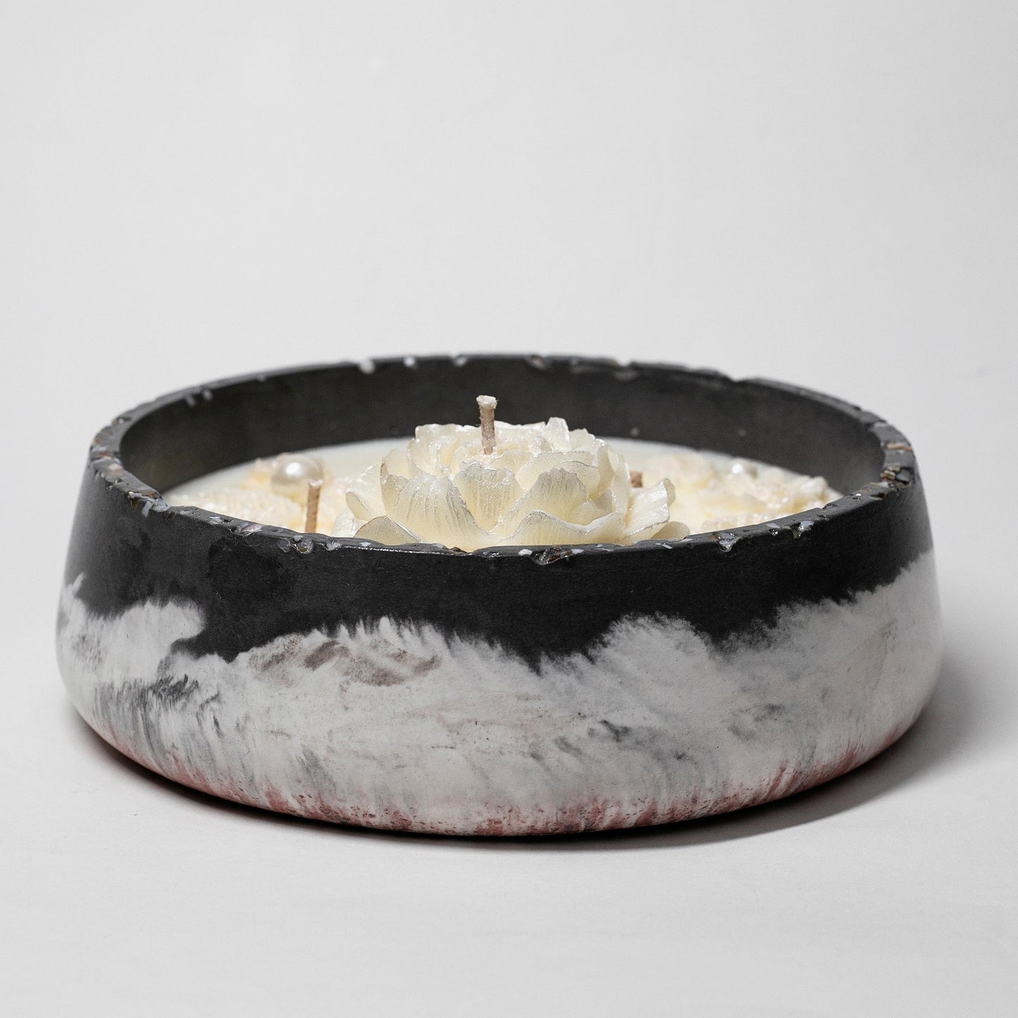 Big Artisan Candle in Stone, Pearls Collection, Sandalwood, 500ml - Wonder Candles