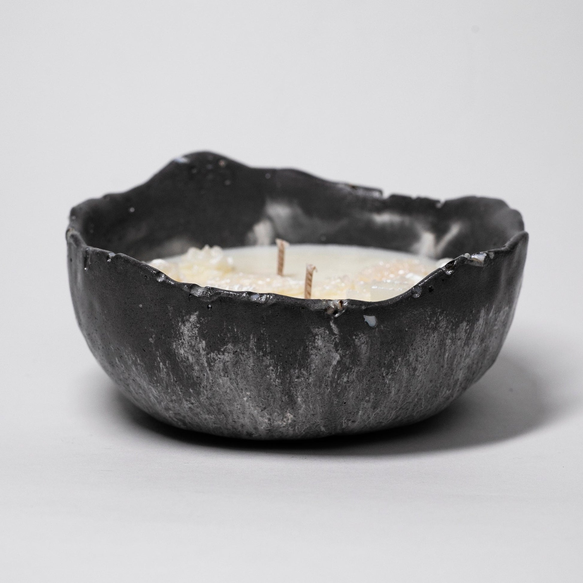 Artisan Candle in Stone, Pearls Collection, Sandalwood, 300ml - Wonder Candles