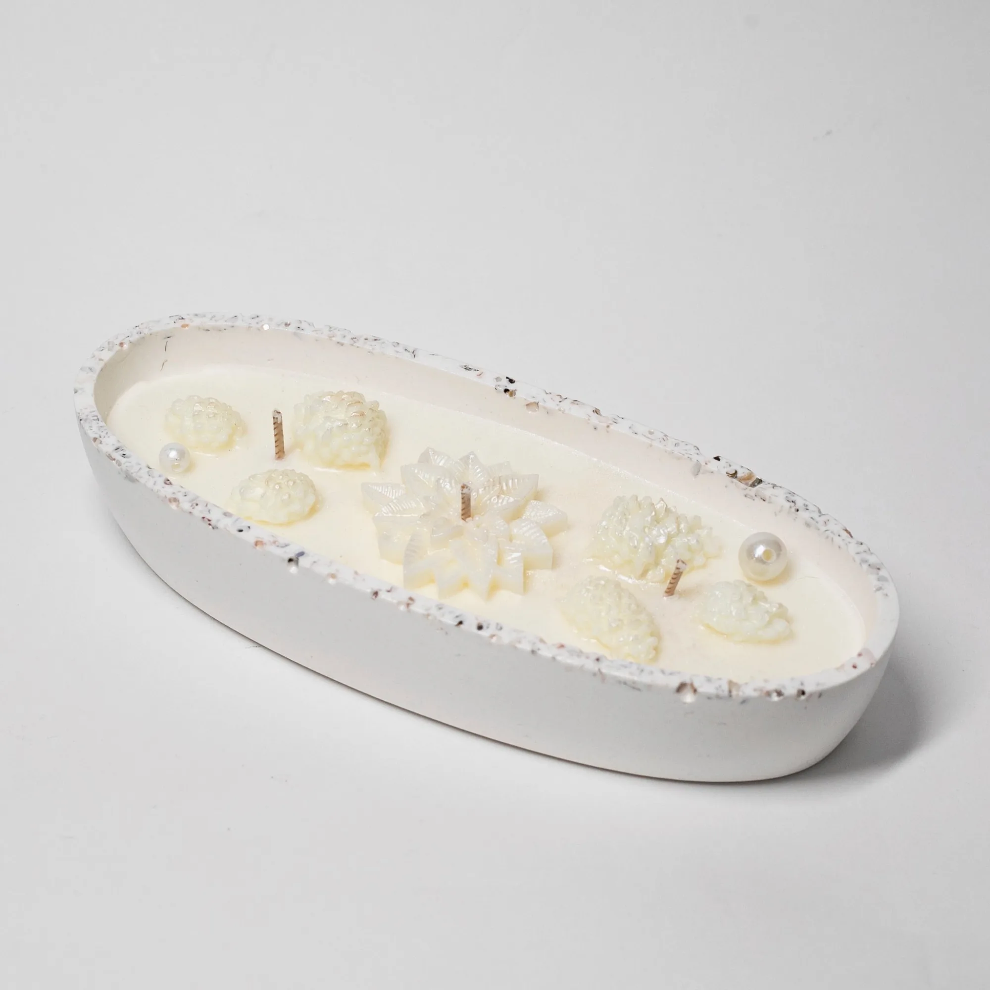 Artisan Candle in Stone, Pearls Collection, Amber, Vanilla and Flowers, 300ml