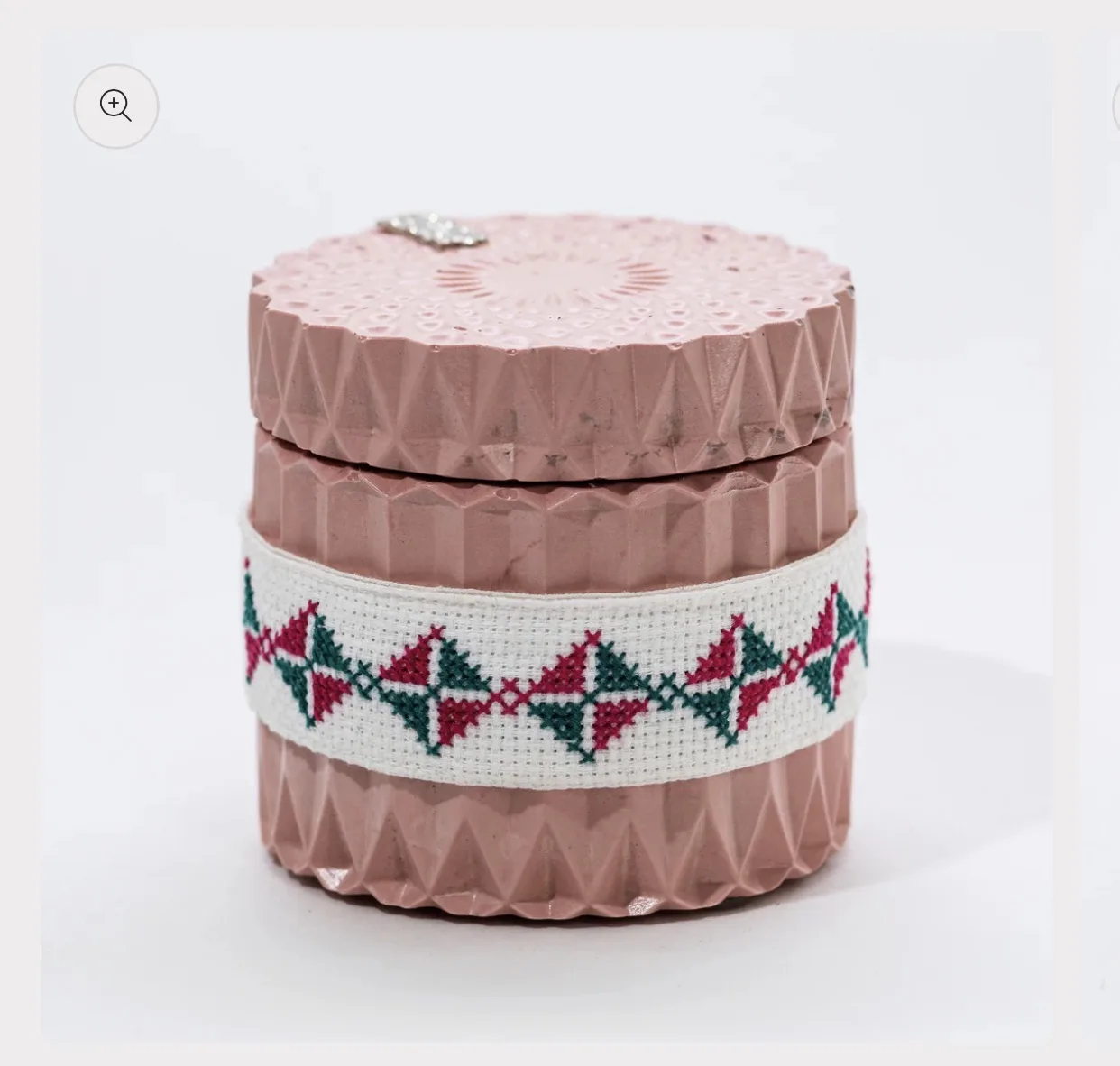 HERITAGE Candle with Embroidered Belt, 300ml