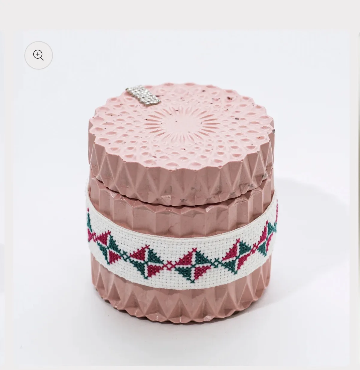 HERITAGE Candle with Embroidered Belt, 300ml
