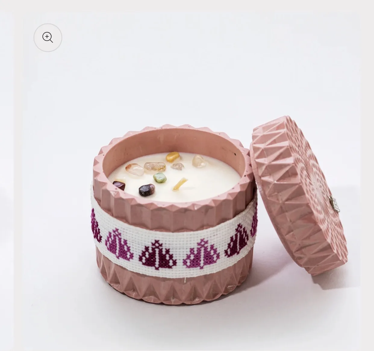 HERITAGE Candle with Embroidered Belt, 300ml