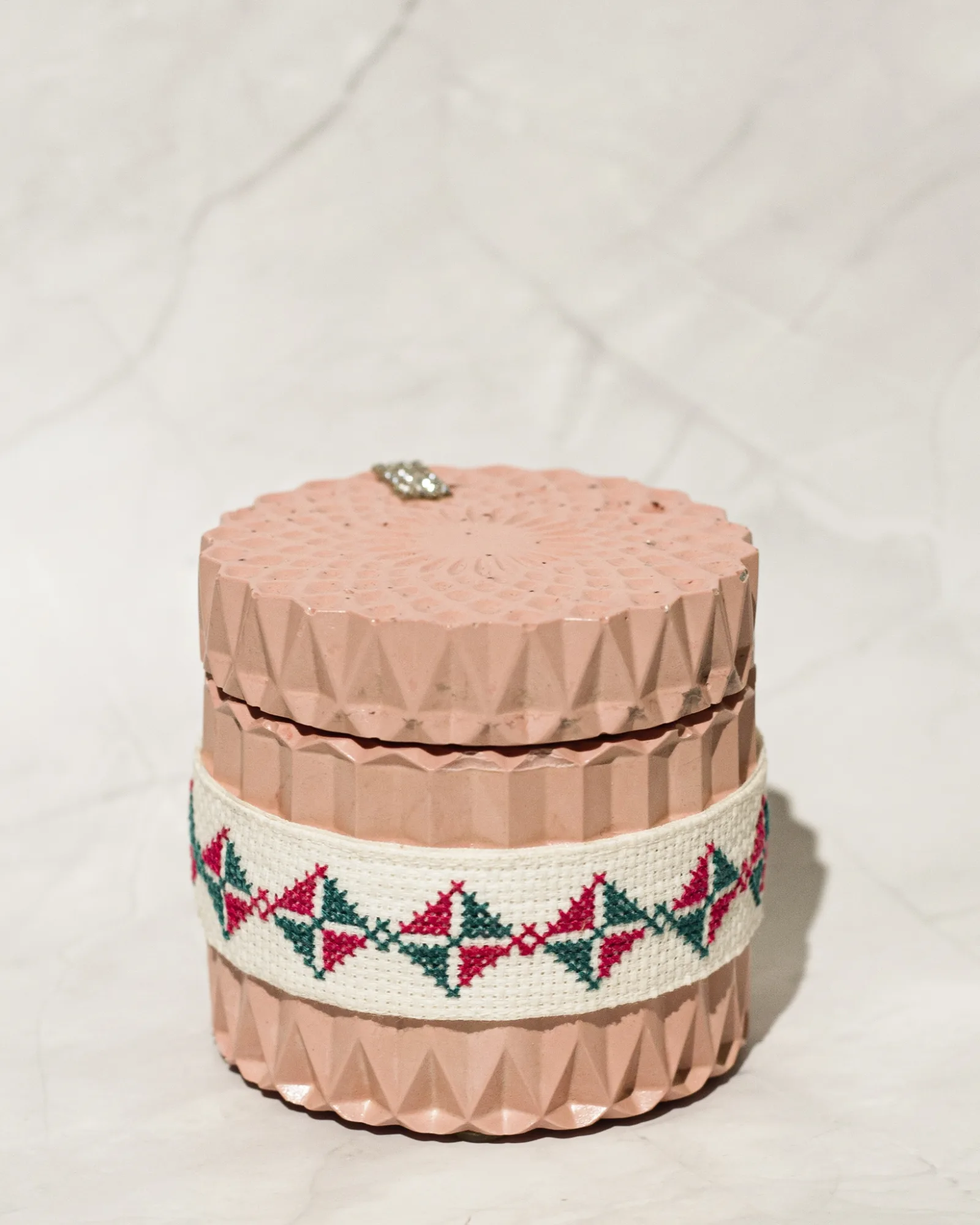 HERITAGE Candle with Embroidered Belt, 300ml